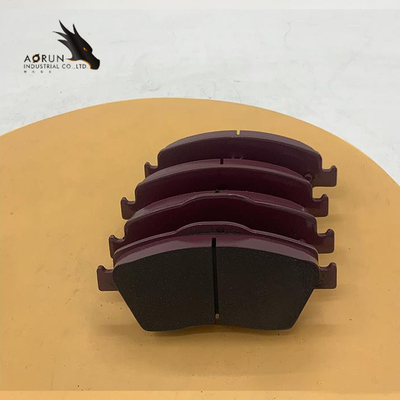 Les fabricants produisent de divers matériaux des protections de frein semi-métalliques 04465-02260