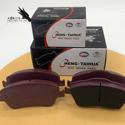 Les fabricants produisent de divers matériaux des protections de frein semi-métalliques 04465-02260